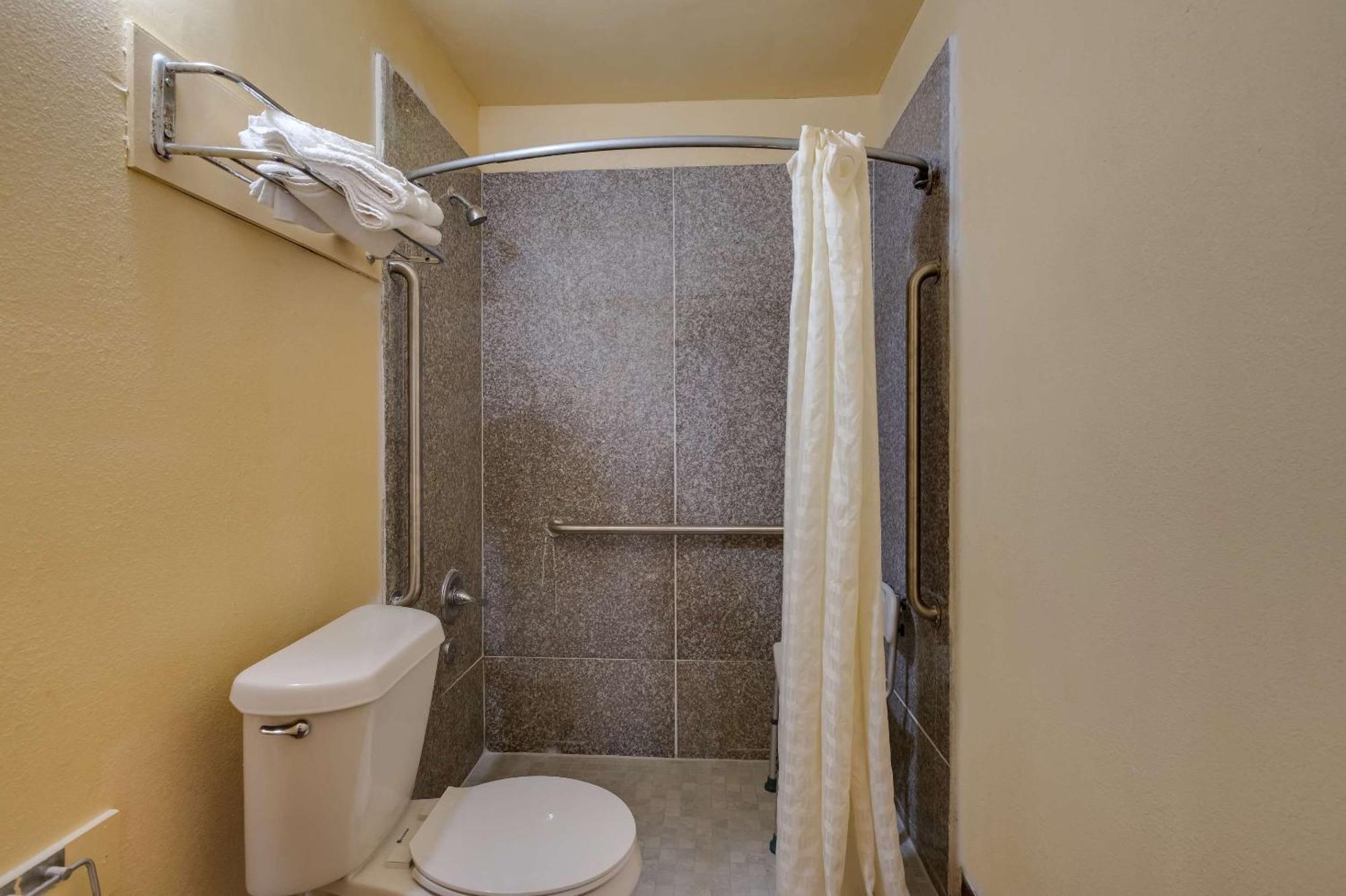 Rodeway Inn & Suites East Новий Орлеан Екстер'єр фото